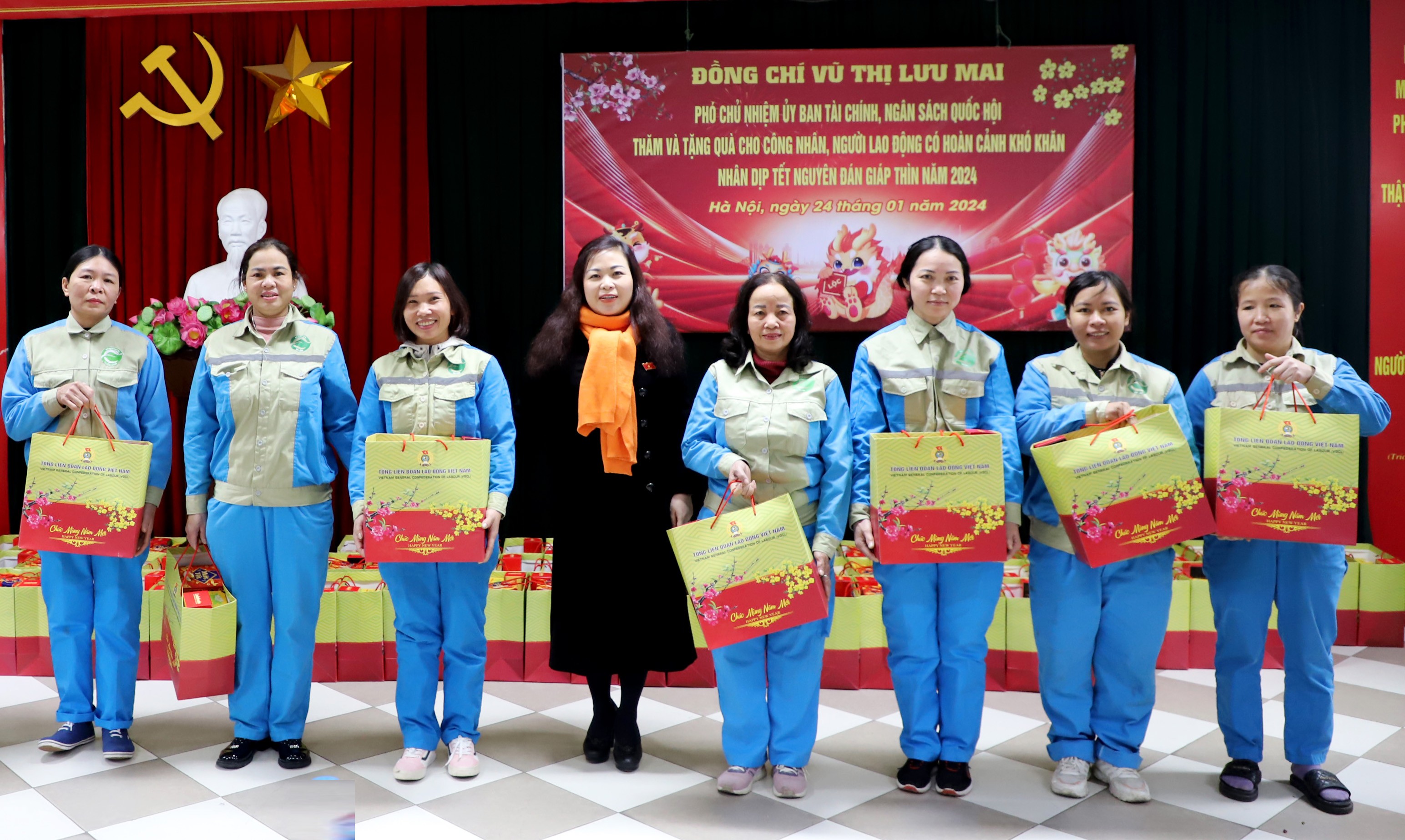 Trao 100 suất quà Tết cho đoàn viên, người lao động huyện Gia Lâm