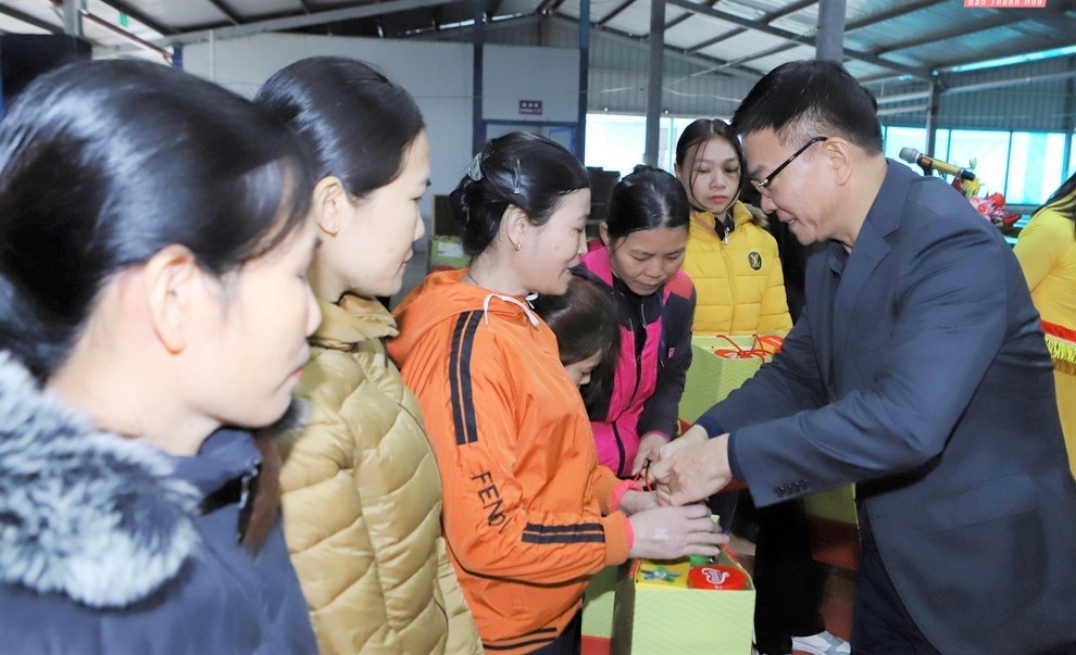 Thanh Hoá: Lãnh đạo Bộ Tư pháp và Tỉnh uỷ trao quà Tết cho công nhân lao động