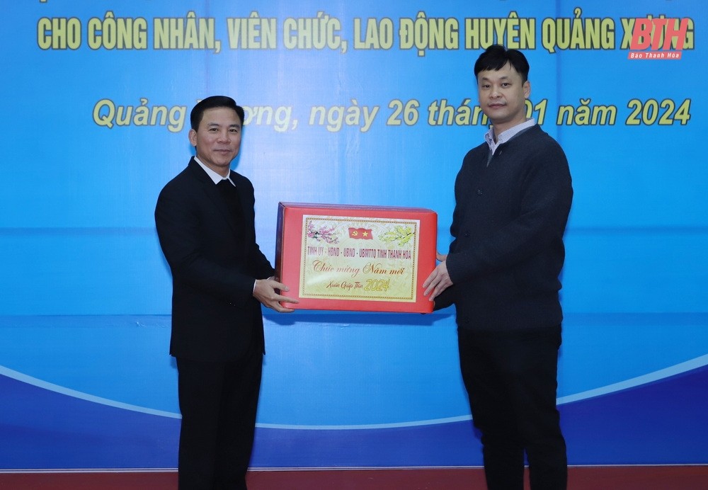 Thanh Hoá: Lãnh đạo Bộ Tư pháp và Tỉnh uỷ trao quà Tết cho công nhân lao động