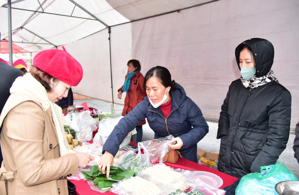Huyện Thanh Oai: Khai trương “Chợ Tết Công đoàn”