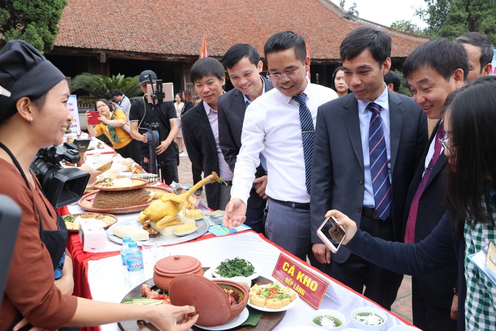 Làng cổ Đường Lâm được vinh danh là sản phẩm du lịch bền vững ASEAN