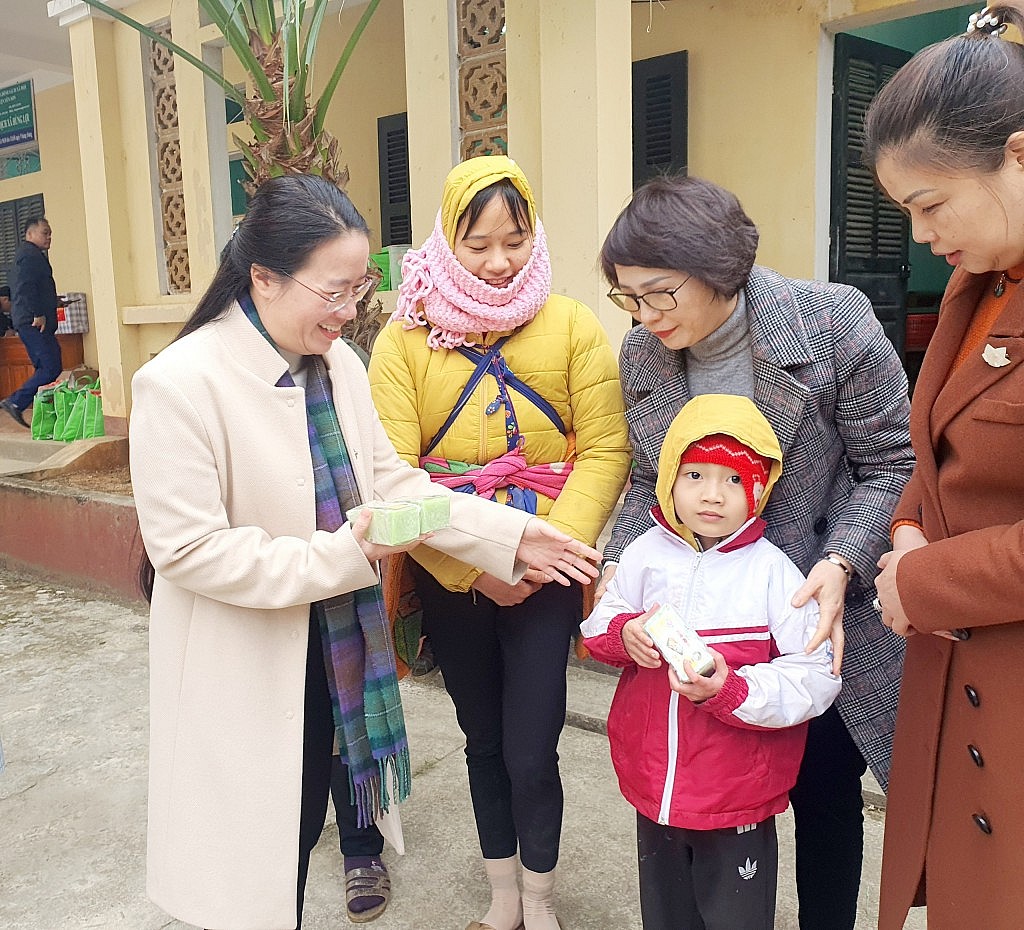 Hội Nông dân thành phố Hà Nội mang xuân ấm áp đến với bà con Tuyên Quang