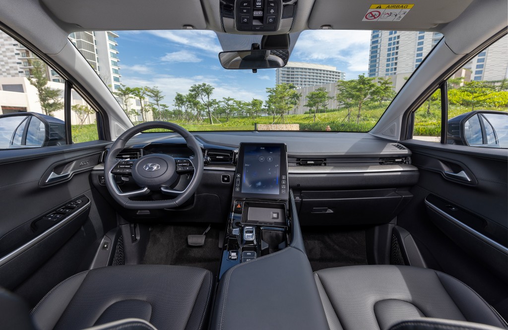 Hyundai Custin - Xe đẹp, tiện nghi và an toàn