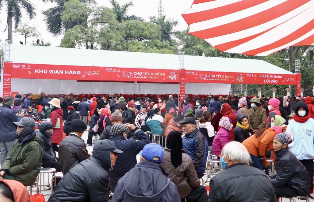 “Chợ Tết 0 đồng” đến với người dân huyện Thường Tín