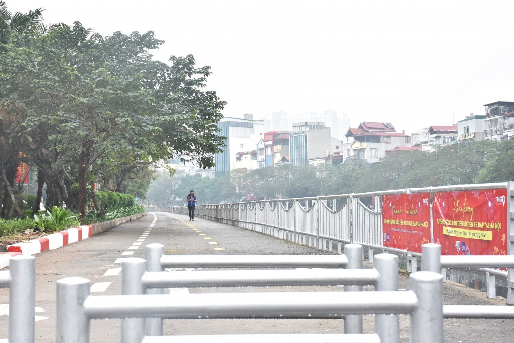 Cận cảnh đường dành riêng cho xe đạp ở Hà Nội
