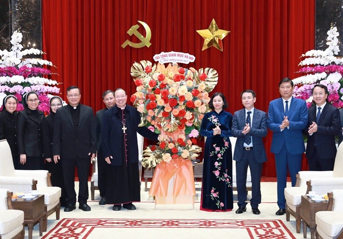 Tổng Giám mục Tổng Giáo phận Hà Nội thăm, chúc Tết Thành ủy Hà Nội