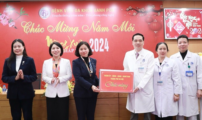 Phó Bí thư Thường trực Thành ủy Hà Nội thăm, chúc Tết tại Bệnh viện Đa khoa Xanh Pôn