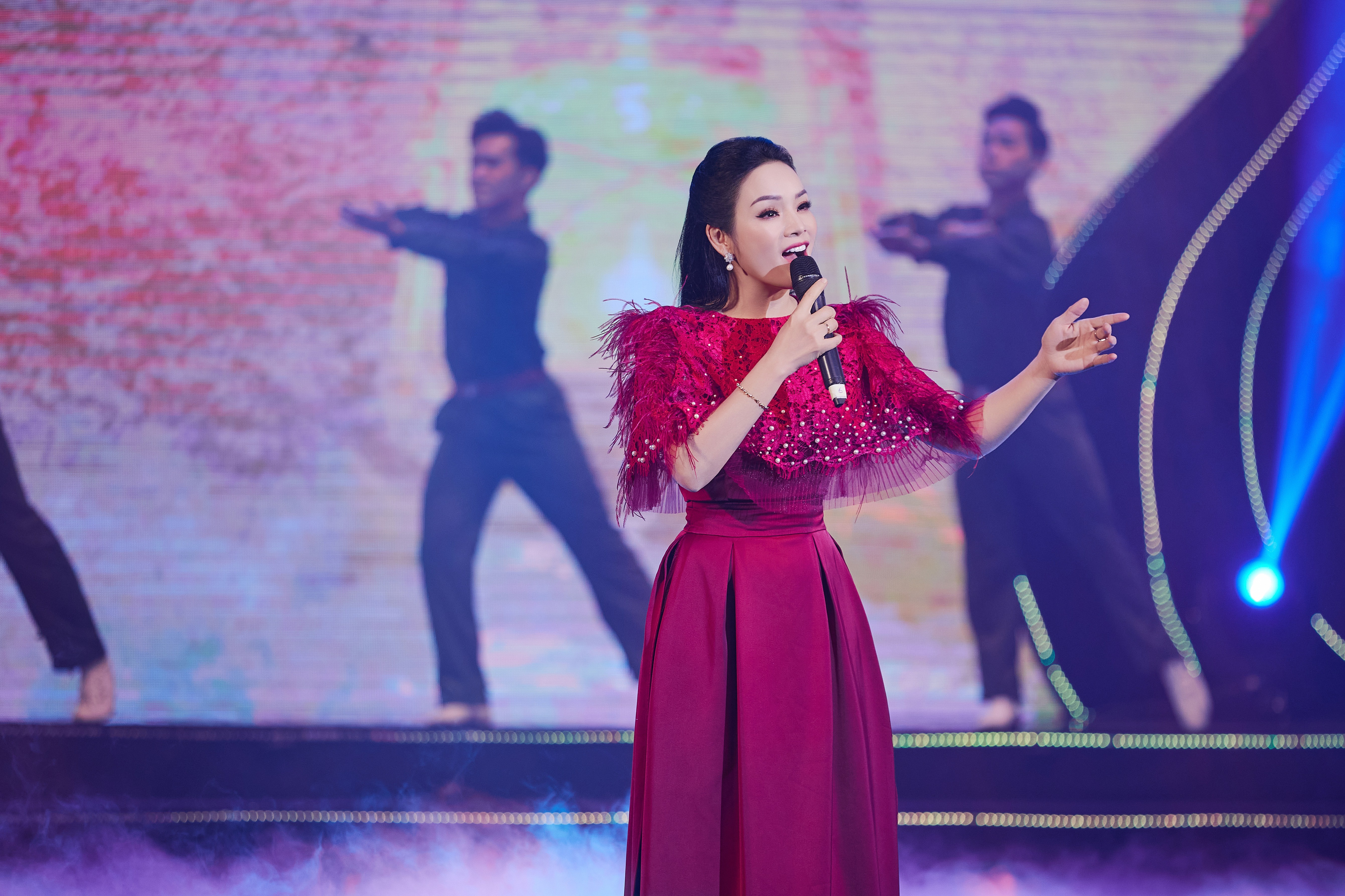 Ca sĩ Tân Nhàn kể câu chuyện hồi sinh giọng hát qua album 