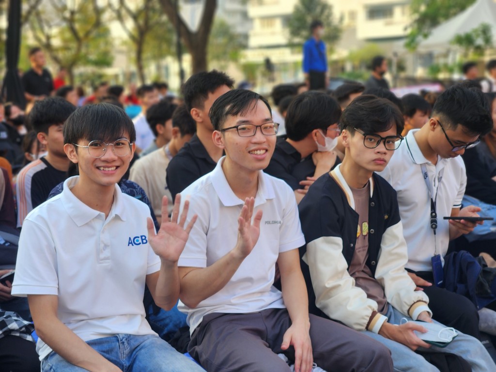 “Hành trình mùa xuân” đưa hàng trăm sinh viên về quê đón Tết