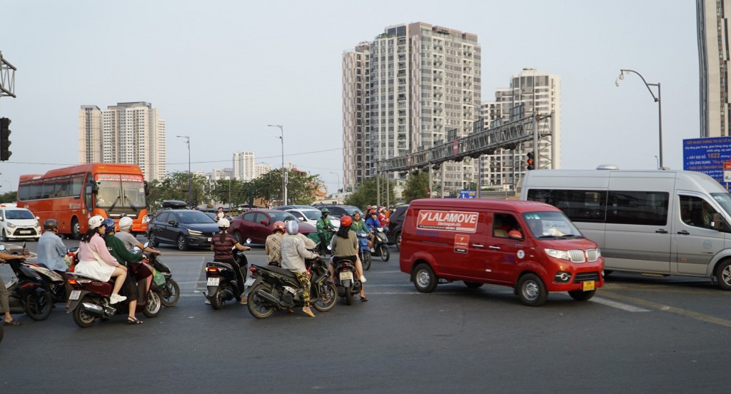 TP.HCM: Hàng vạn người vật vã rời thành phố về quê đón Tết