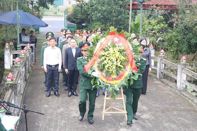 Huyện Phú Xuyên dâng hương tri ân các Anh hùng liệt sĩ nhân dịp Tết Nguyên đán