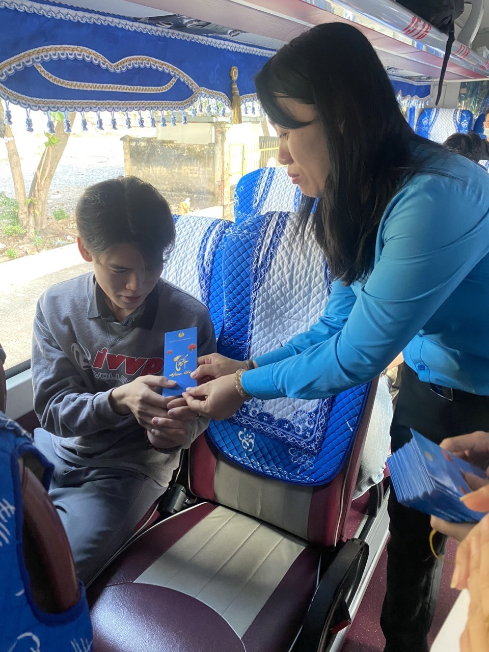 Đồng Nai: Tiễn 208 công nhân cùng gia đình về quê đón Tết