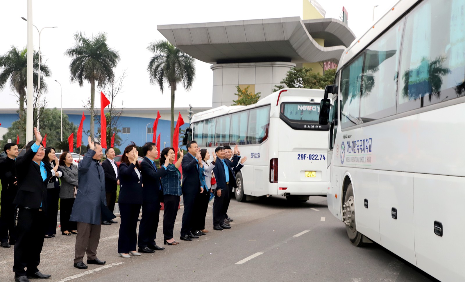 ĐANG TRỰC TUYẾN: Những chuyến xe ấm tình Công đoàn đưa công nhân về quê đón Tết