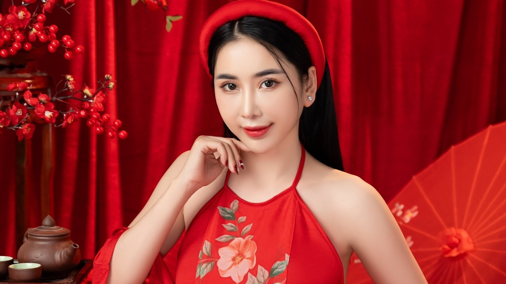 Hoa hậu Trịnh Thanh Hồng hóa nàng xuân trong bộ ảnh chào năm mới