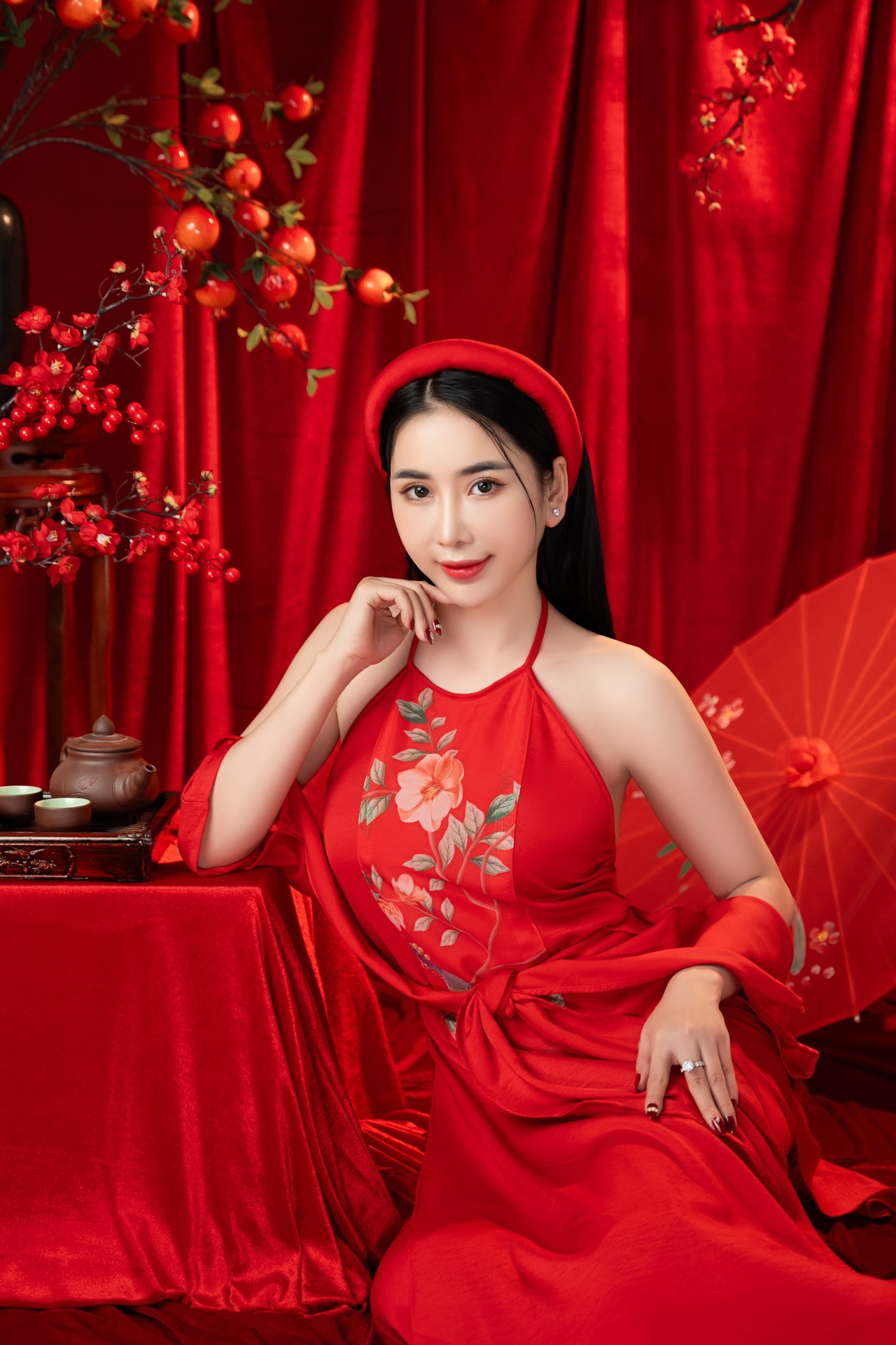 Hoa hậu Trịnh Thanh Hồng hóa nàng xuân trong bộ ảnh chào năm mới