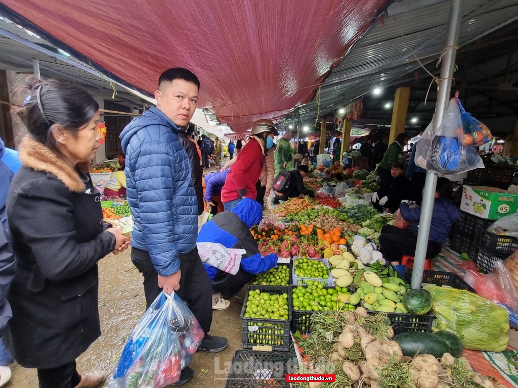 Rộn ràng chợ Tết vùng cao Đà Bắc