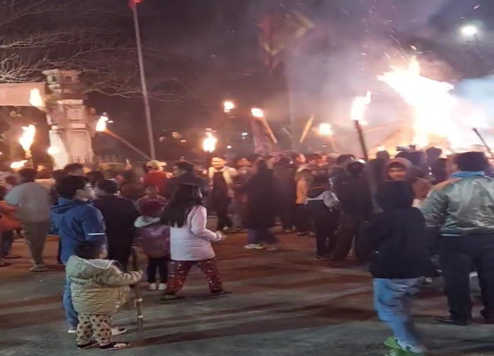 Độc đáo lễ đốt Đình Liệu, rước lửa đón năm mới Độc đáo lễ đốt Đình Liệu, rước lửa đón năm mới