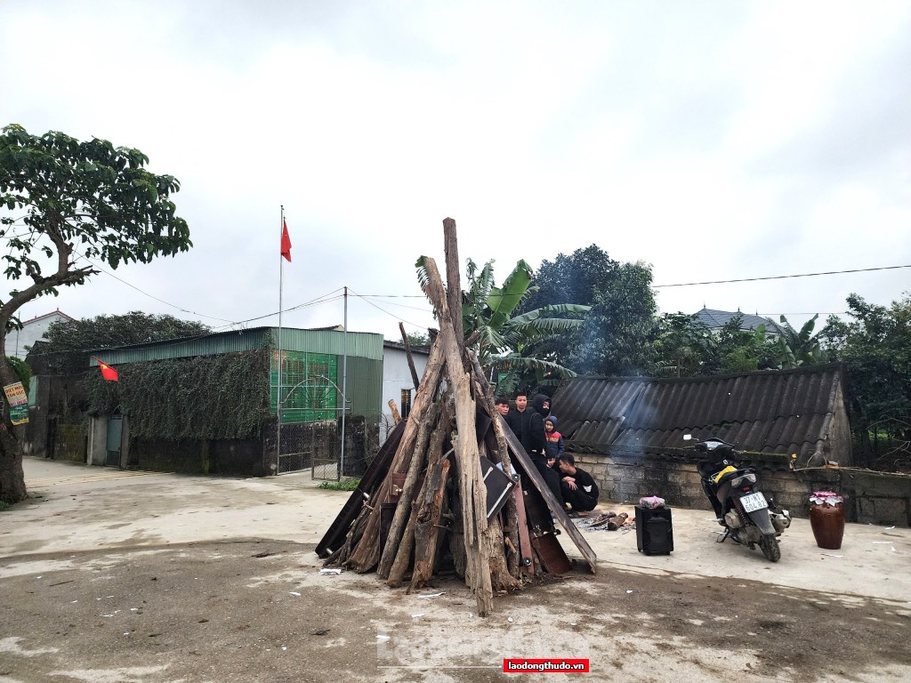 Người dân Nghệ An rộn ràng đốt lửa trại đón giao thừa