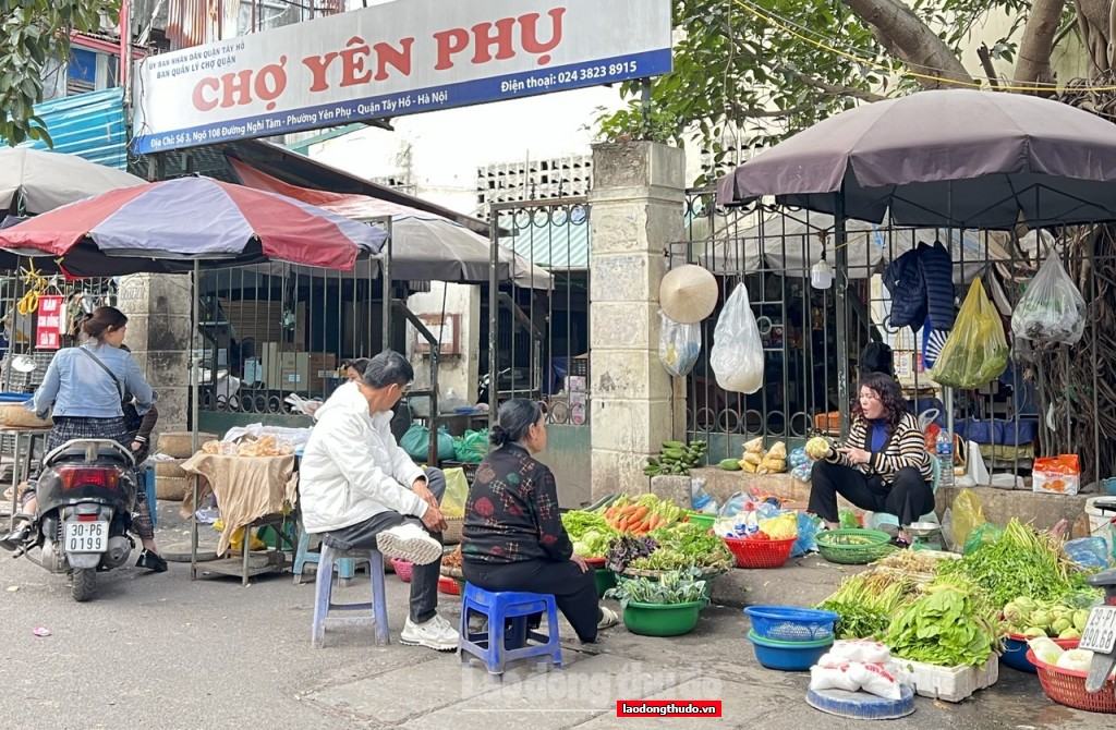 Mùng 2 Tết chợ dân sinh nhộn nhịp trở lại