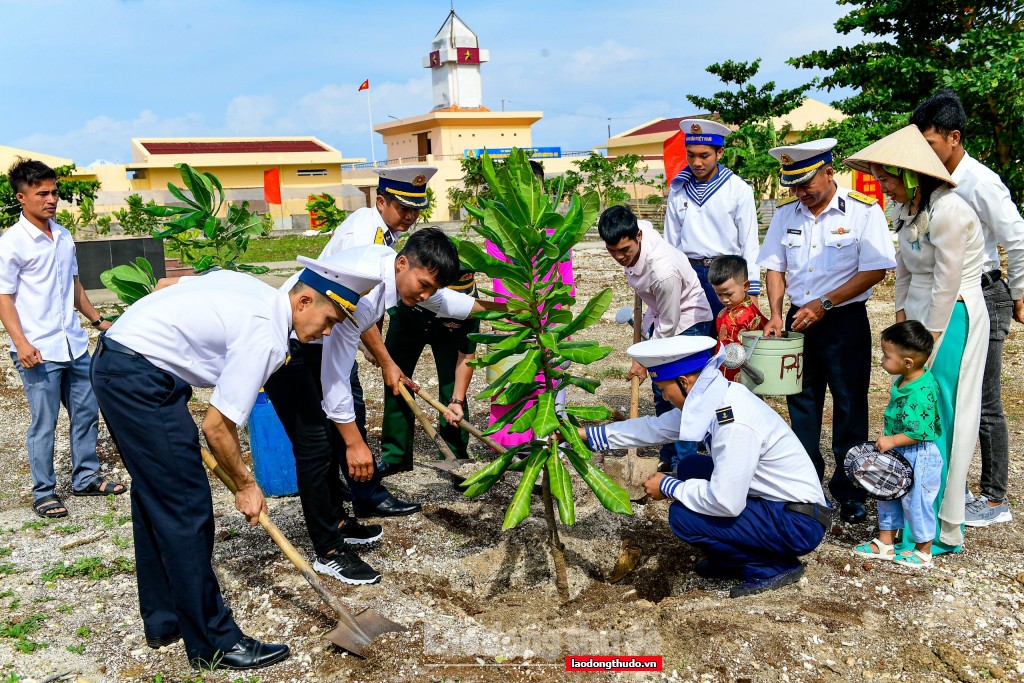 Nhiều hoạt động vui xuân đón Tết ở Trường Sa