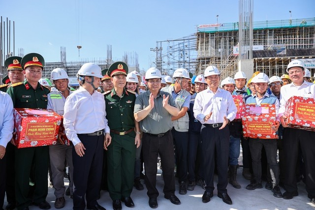 Thủ tướng Phạm Minh Chính: Phấn đấu rút ngắn thời gian thi công ga T3 Tân Sơn Nhất
