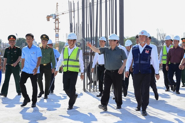 Thủ tướng Phạm Minh Chính: Phấn đấu rút ngắn thời gian thi công ga T3 Tân Sơn Nhất