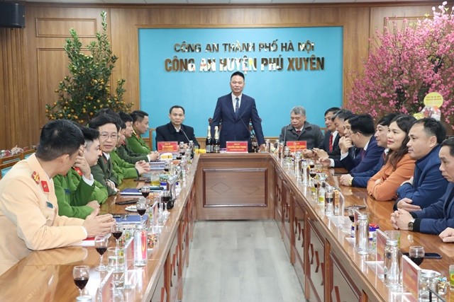 Lãnh đạo huyện Phú Xuyên thăm, động viên các đơn vị làm nhiệm vụ dịp Tết