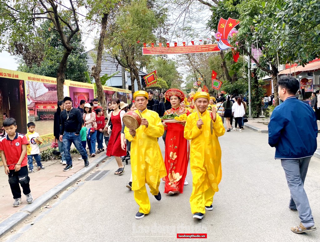 Hàng nghìn du khách tham dự Lễ hội Cổ Loa Xuân Giáp Thìn 2024