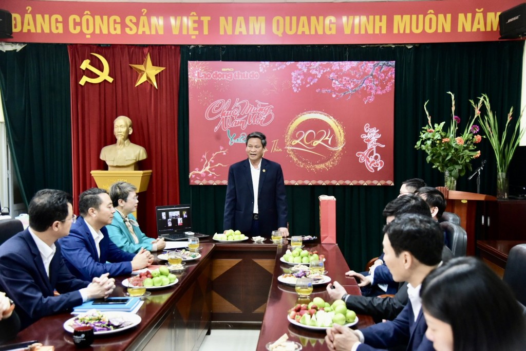 Phó Chủ tịch Tổng LĐLĐ Việt Nam Huỳnh Thanh Xuân chúc Tết cán bộ, phóng viên báo Lao động Thủ đô