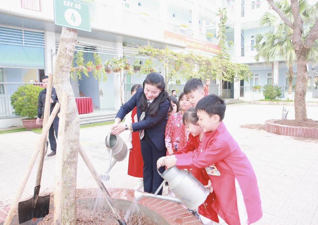 Quận Thanh Xuân phát động Tết trồng cây Xuân Giáp Thìn 2024