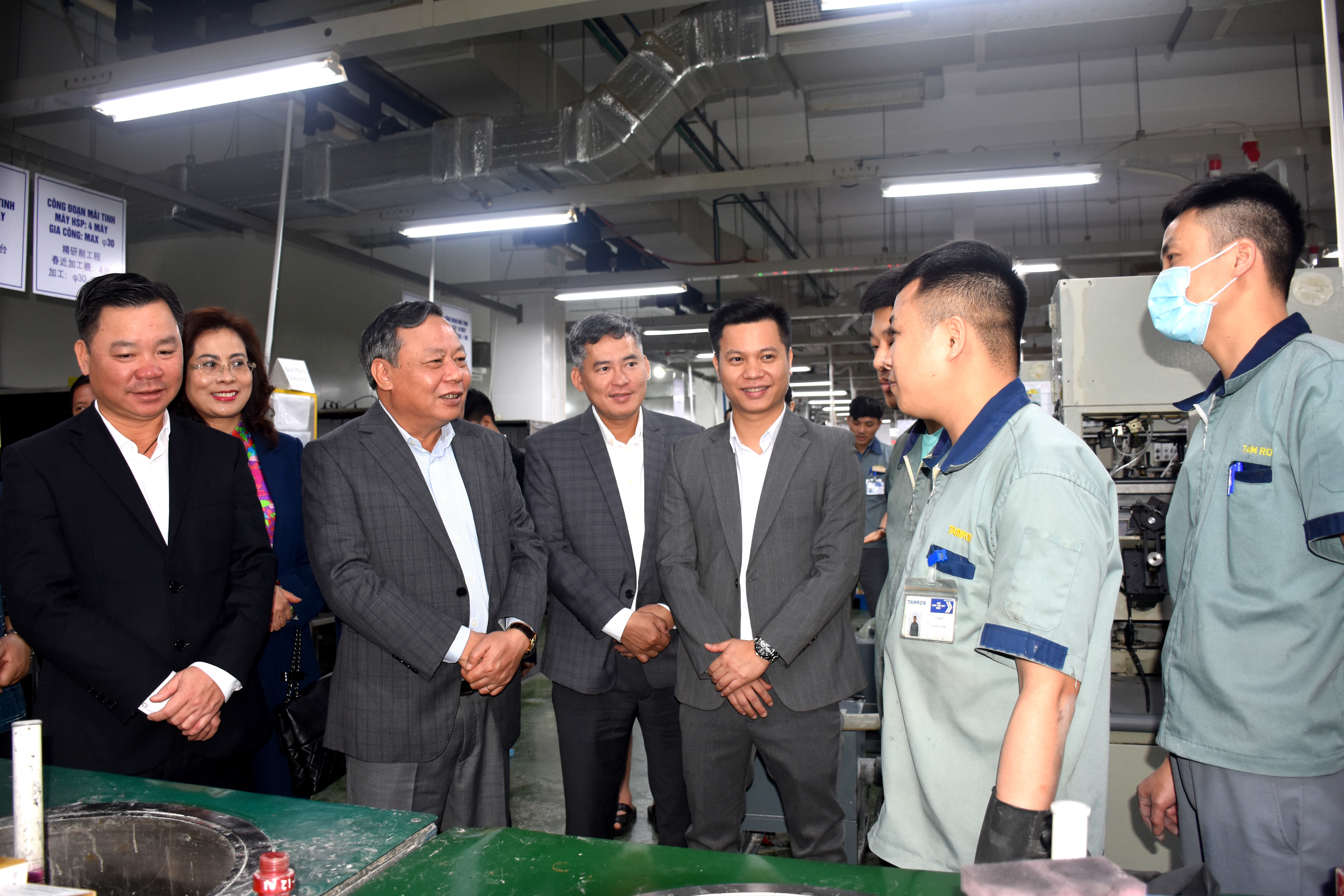 Phó Bí thư Thành ủy Nguyễn Văn Phong thăm, động viên sản xuất đầu năm tại huyện Sóc Sơn