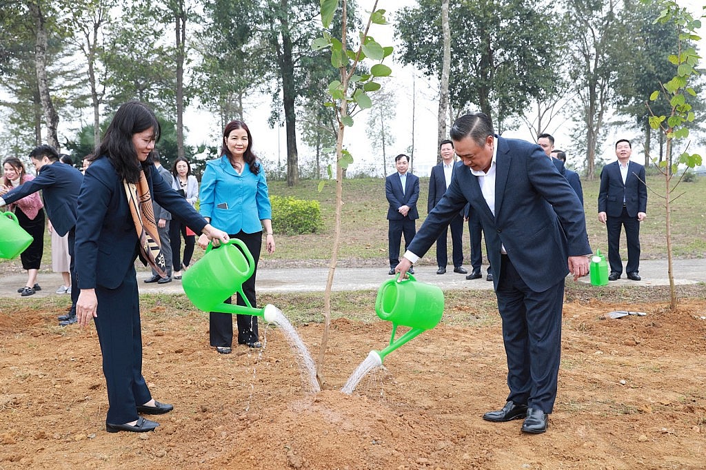 Chủ tịch UBND thành phố Hà Nội thăm Khu công nghệ cao Hoà Lạc