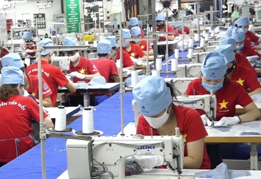 Công nhân lao động ngành Dệt May: Sôi nổi khí thế ra quân đầu Xuân mới
