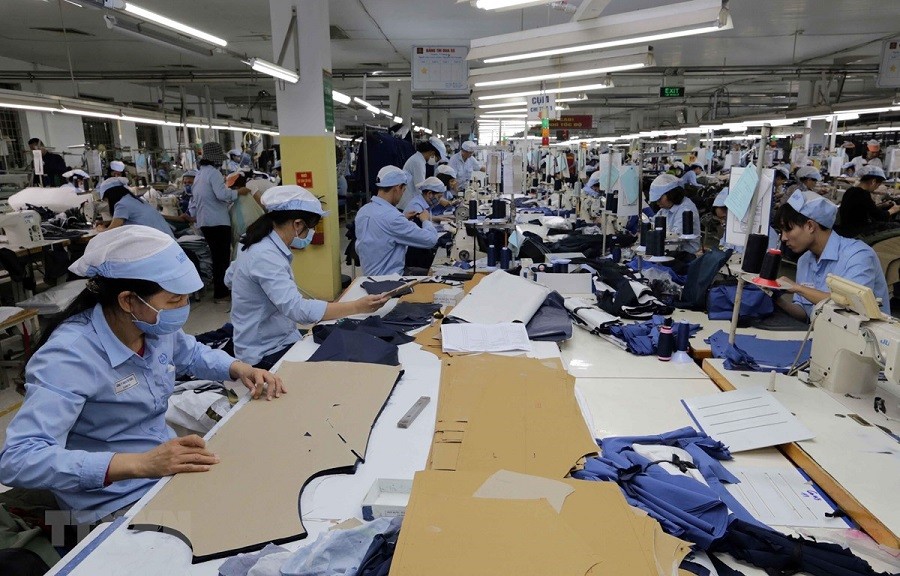 Công nhân lao động ngành Dệt May: Sôi nổi khí thế ra quân đầu Xuân mới