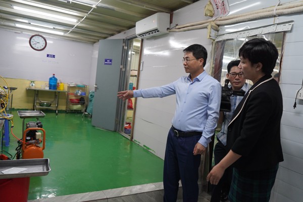 Bí thư huyện ủy Thạch Thất thăm, động viên các cơ sở sản xuất, kinh doanh đầu năm