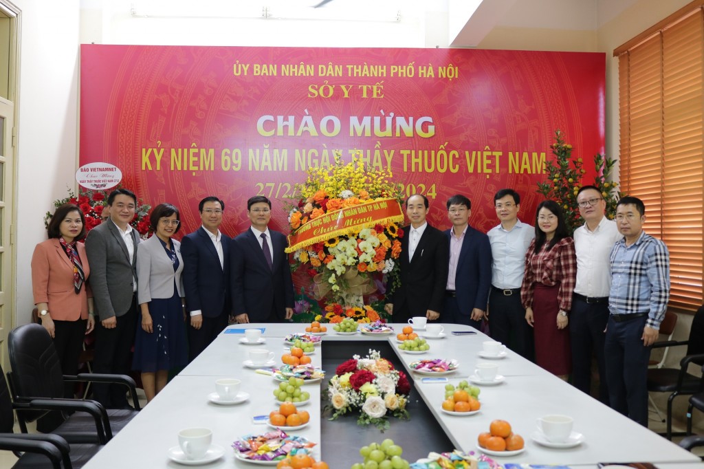 Phó Chủ tịch HĐND Thành phố chúc mừng Sở Y tế Hà Nội nhân ngày Thầy thuốc Việt Nam