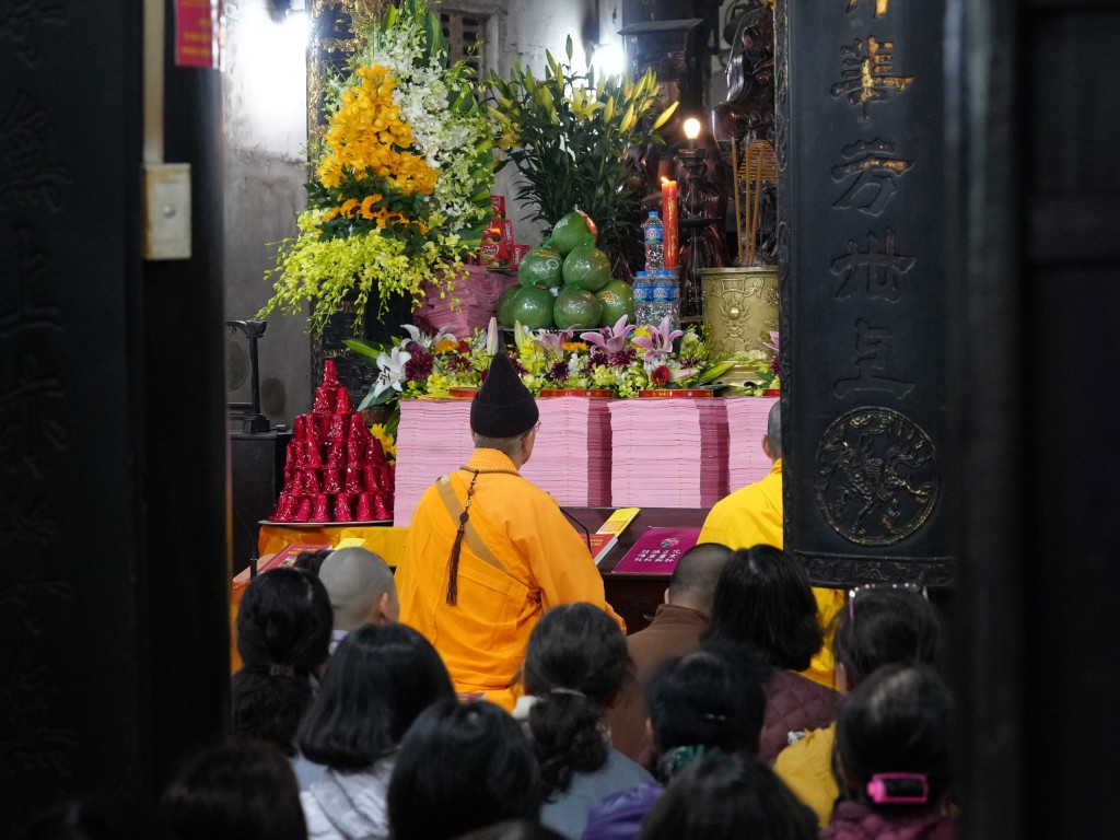Lễ cầu an ở chùa Phúc Khánh không còn cảnh chen chúc, xô đẩy
