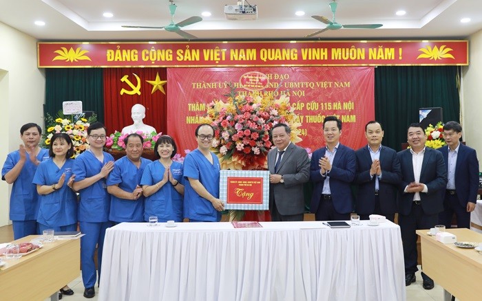 Phó Bí thư Thành ủy Hà Nội chúc mừng các cơ sở Y tế nhân Ngày Thầy thuốc Việt Nam
