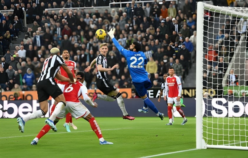 Thắng tưng bừng Newcastle, Arsenal tiếp tục áp sát ngôi đầu