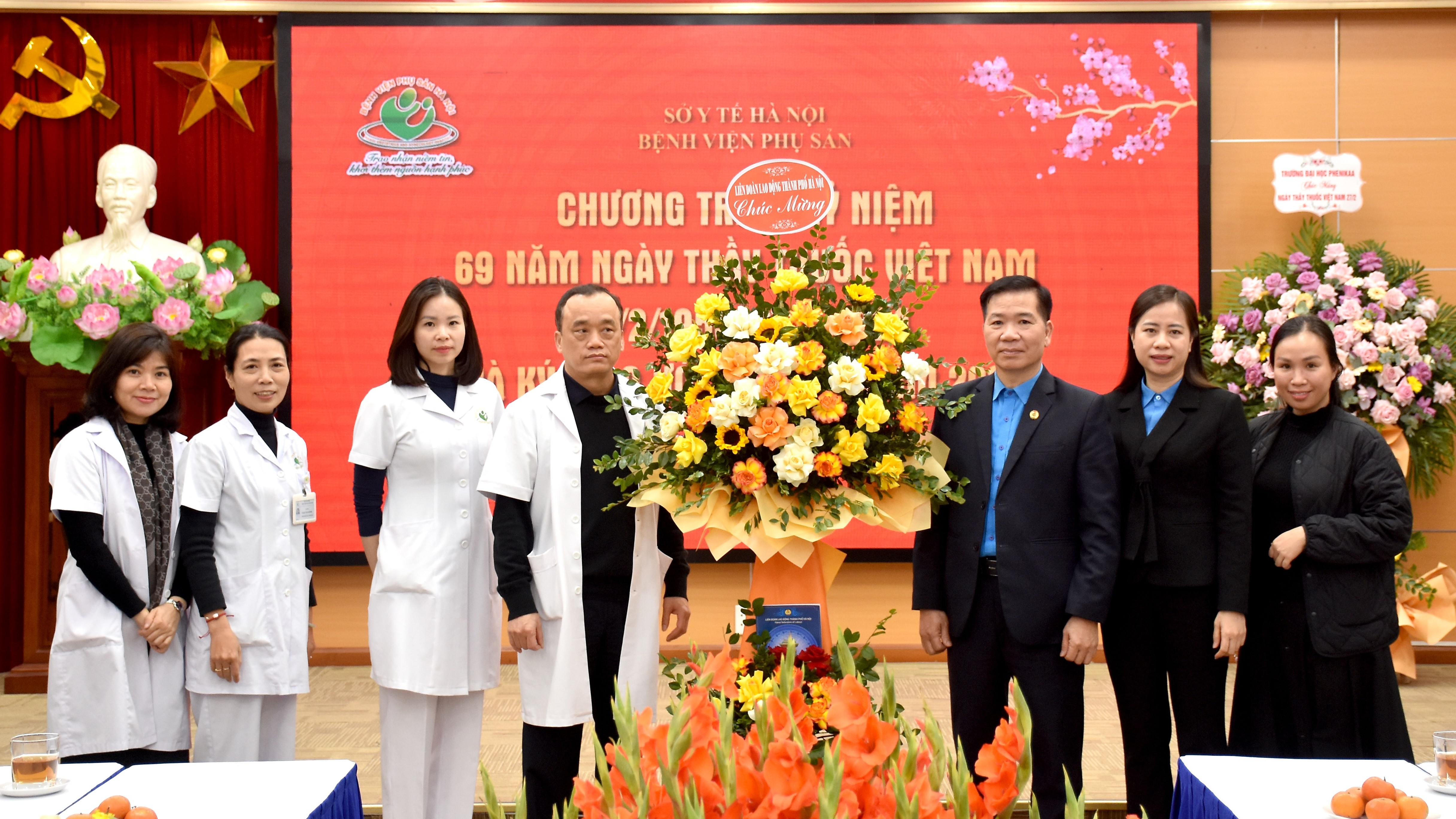 Lãnh đạo LĐLĐ Thành phố chúc mừng Bệnh viện Phụ sản Hà Nội nhân ngày Thầy thuốc Việt Nam