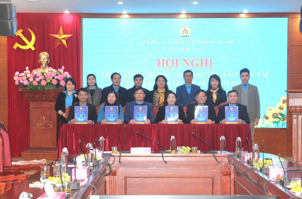 Cụm Thi đua số 5 LĐLĐ thành phố Hà Nội ký kết giao ước thi đua năm 2024