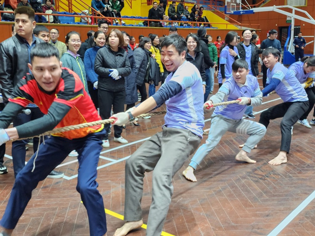 Hơn 300 vận động viên tham gia giải thể thao mừng Đảng, mừng Xuân quận Tây Hồ