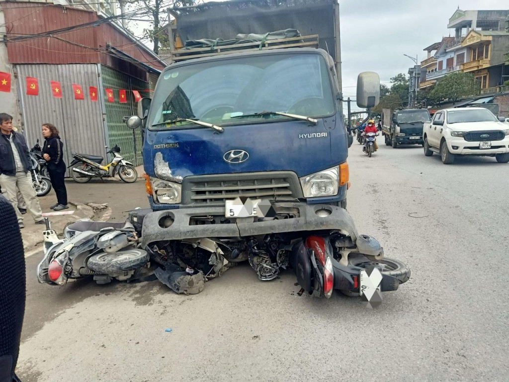 Hà Nội: Tai nạn giao thông nghiêm trọng khiến 1 người tử vong