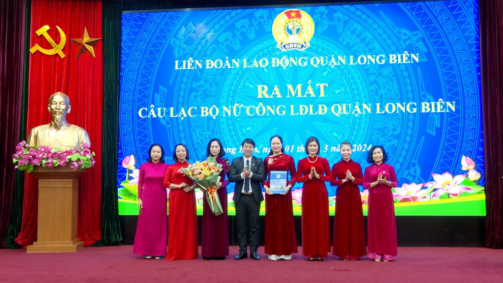 Ra mắt Câu lạc bộ Nữ công Liên đoàn Lao động quận Long Biên