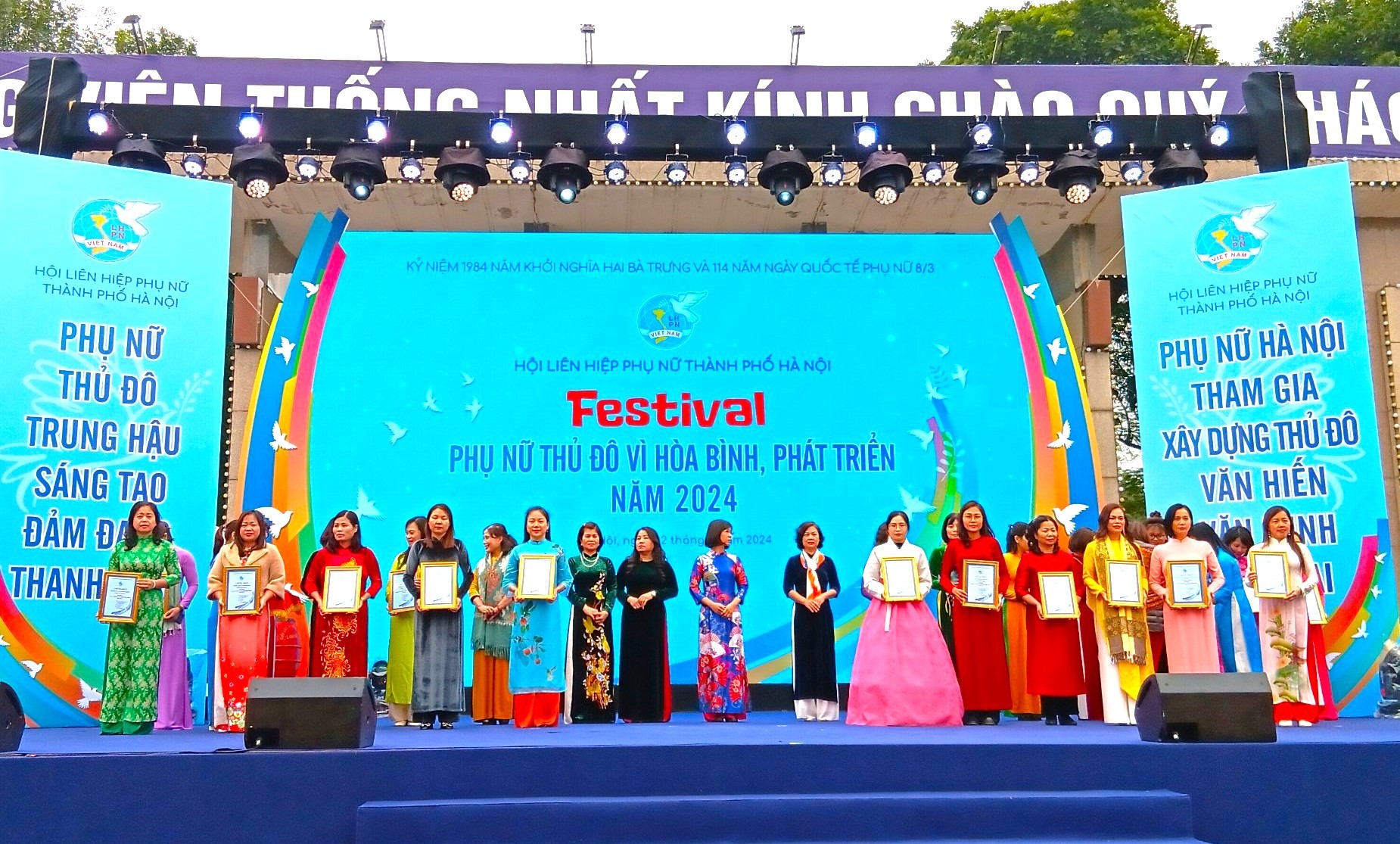 Rộn ràng Festival “Phụ nữ Thủ đô vì hòa bình, phát triển” năm 2024