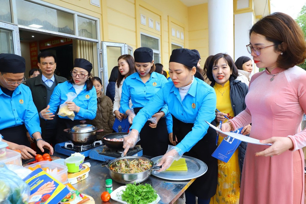 Sôi nổi Hội thi nấu ăn “Bữa cơm đoàn viên”