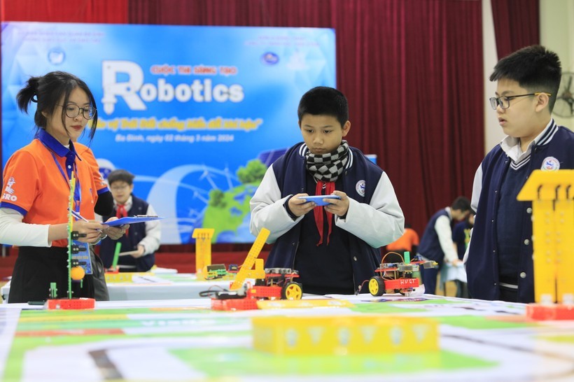 Học sinh Ba Đình sôi nổi hưởng ứng Ngày hội Công nghệ thông tin và STEM
