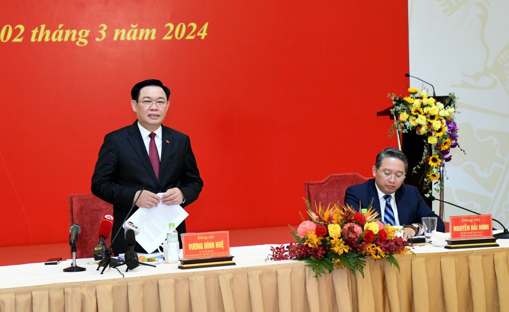 Chủ tịch Quốc hội Vương Đình Huệ làm việc với cán bộ chủ chốt tỉnh Khánh Hòa