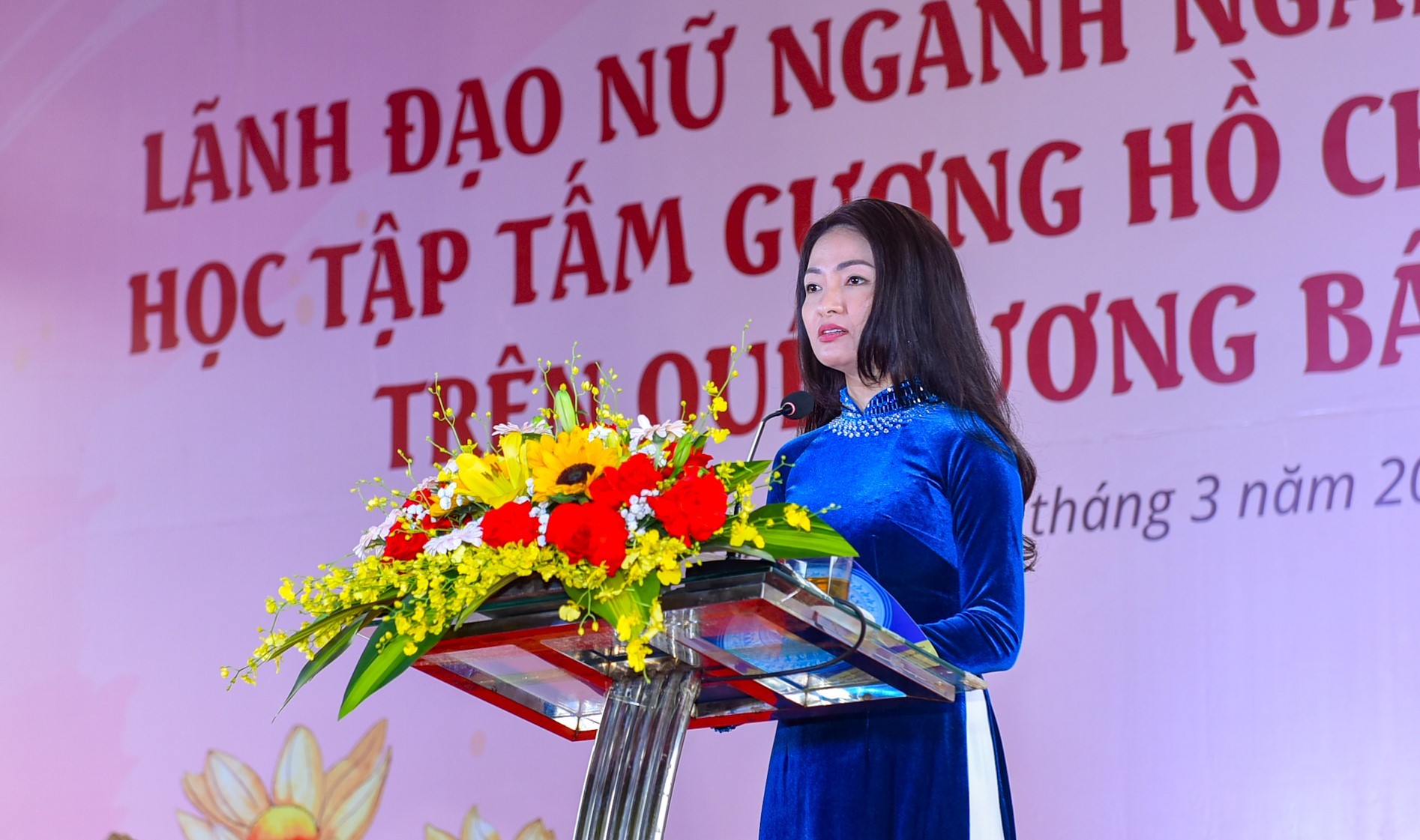 Nữ cán bộ ngành Ngân hàng học tập chuyên đề về phong cách lãnh đạo Hồ Chí Minh