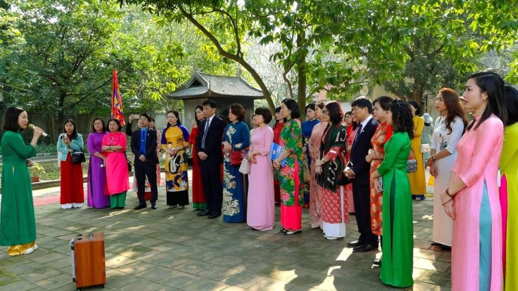 Gần 200 nữ cán bộ Công đoàn quận Long Biên tham gia hoạt động về nguồn ý nghĩa